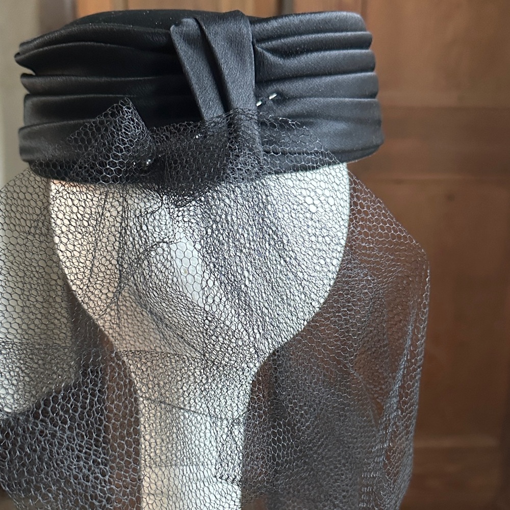 Elegant Black Vintage Modern Miss Hat - Picture 3 of 7